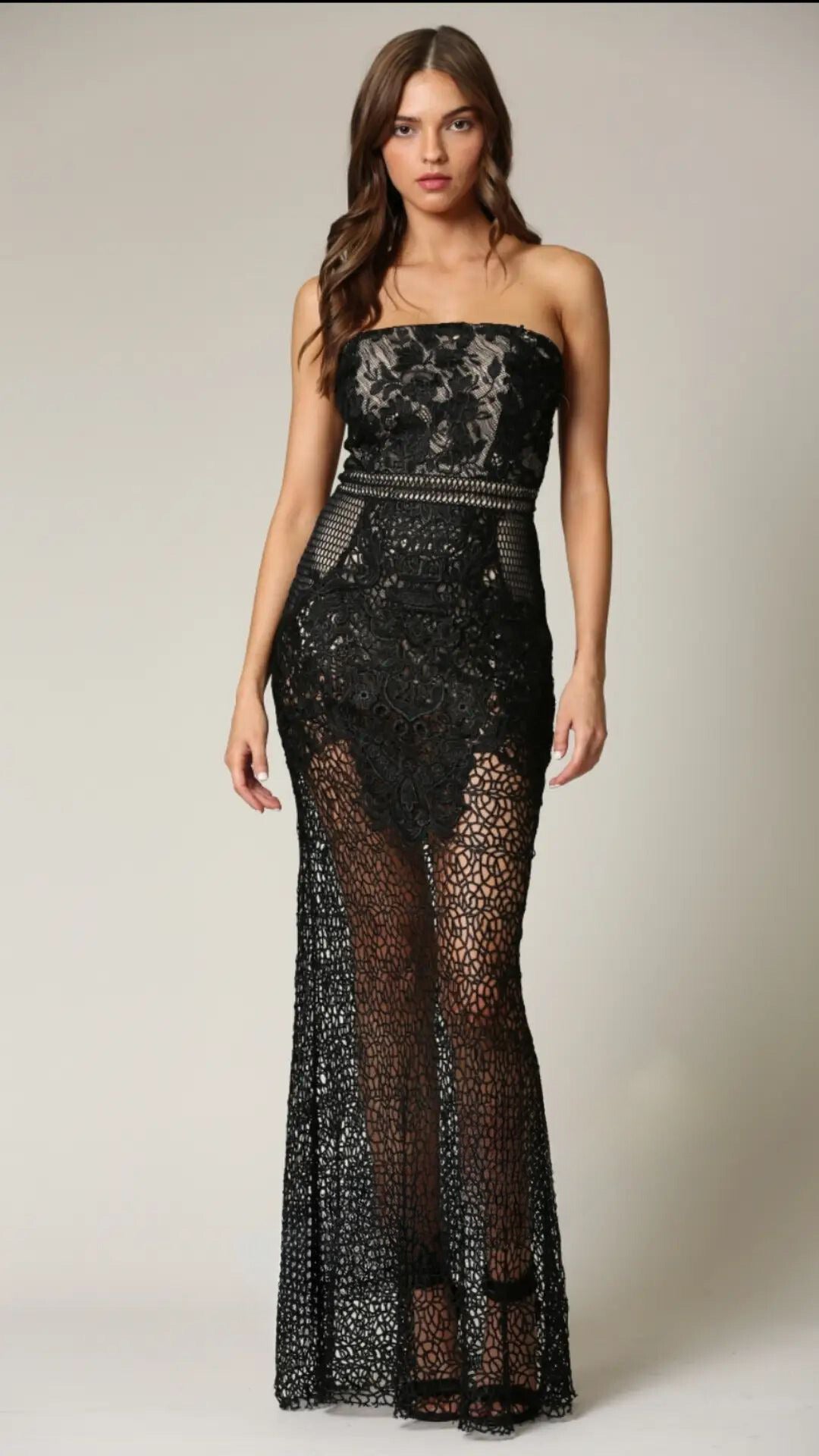 Divamo - Gorgeous Strapless Black Gown