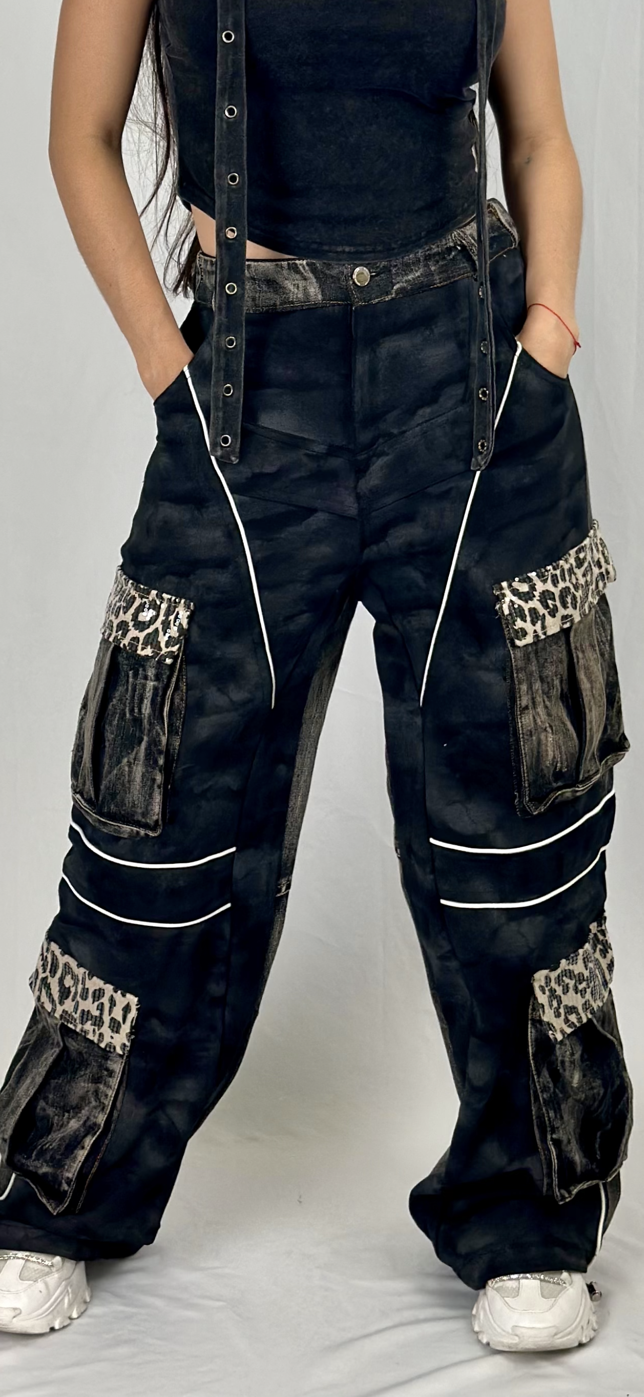 Divamo - Modern Cargo Pants with Printed pockets