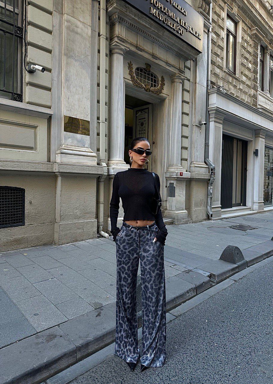 Divamo - Leopard Print Sequin Trousers - Gray