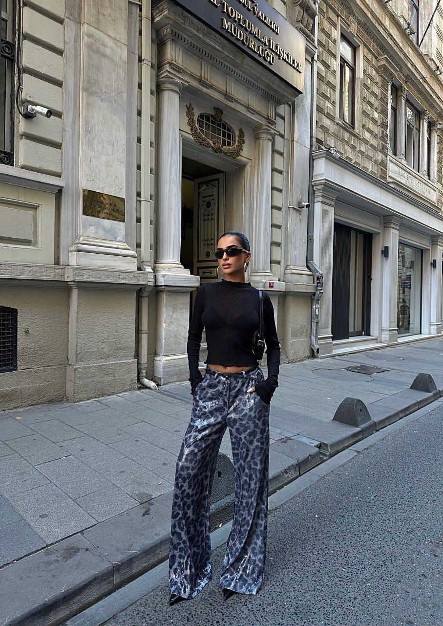 Divamo - Leopard Print Sequin Trousers - Gray